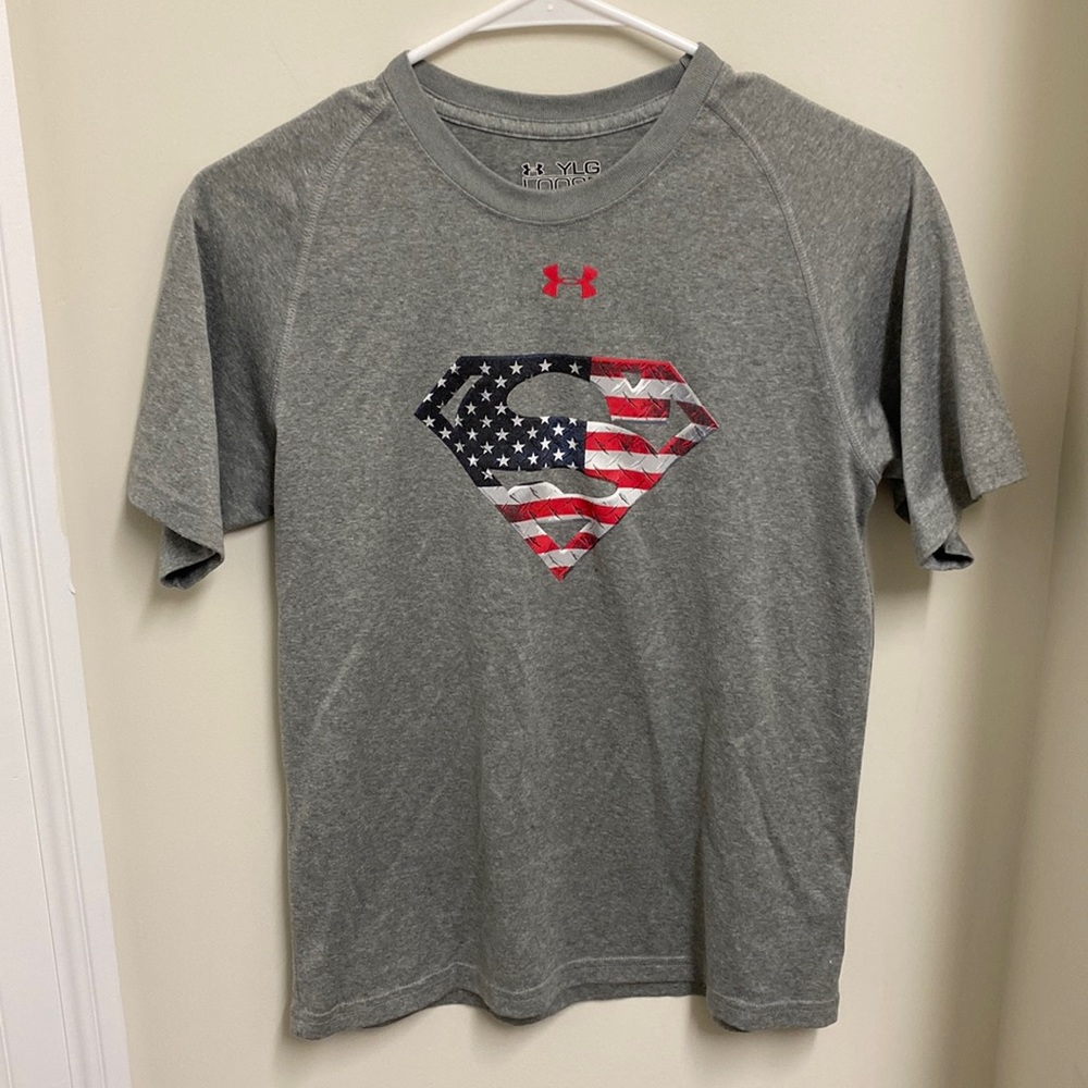 Under Armour Superman red white and blue shirt size Youth Large